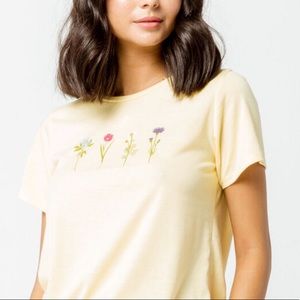 •Full Tilt• Flower yellow Graphic Tee Sz S!